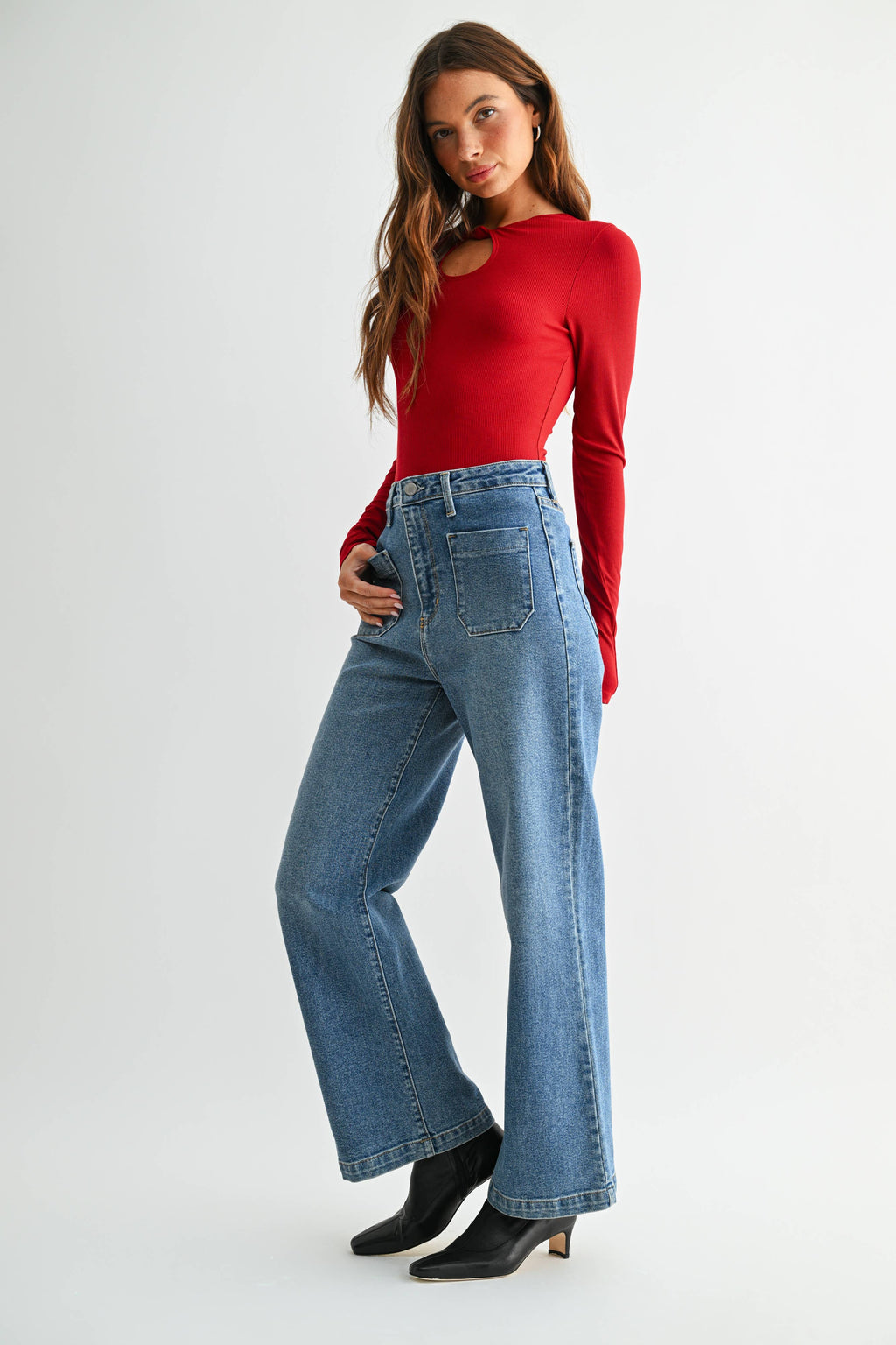 Mid Rise Patch Pocket Wide Leg Jean