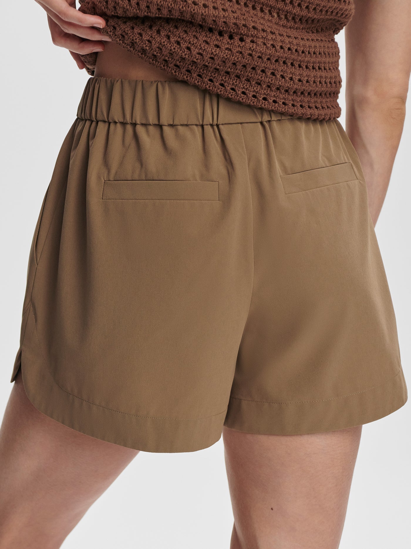Nila Mid Rise Short 3.5