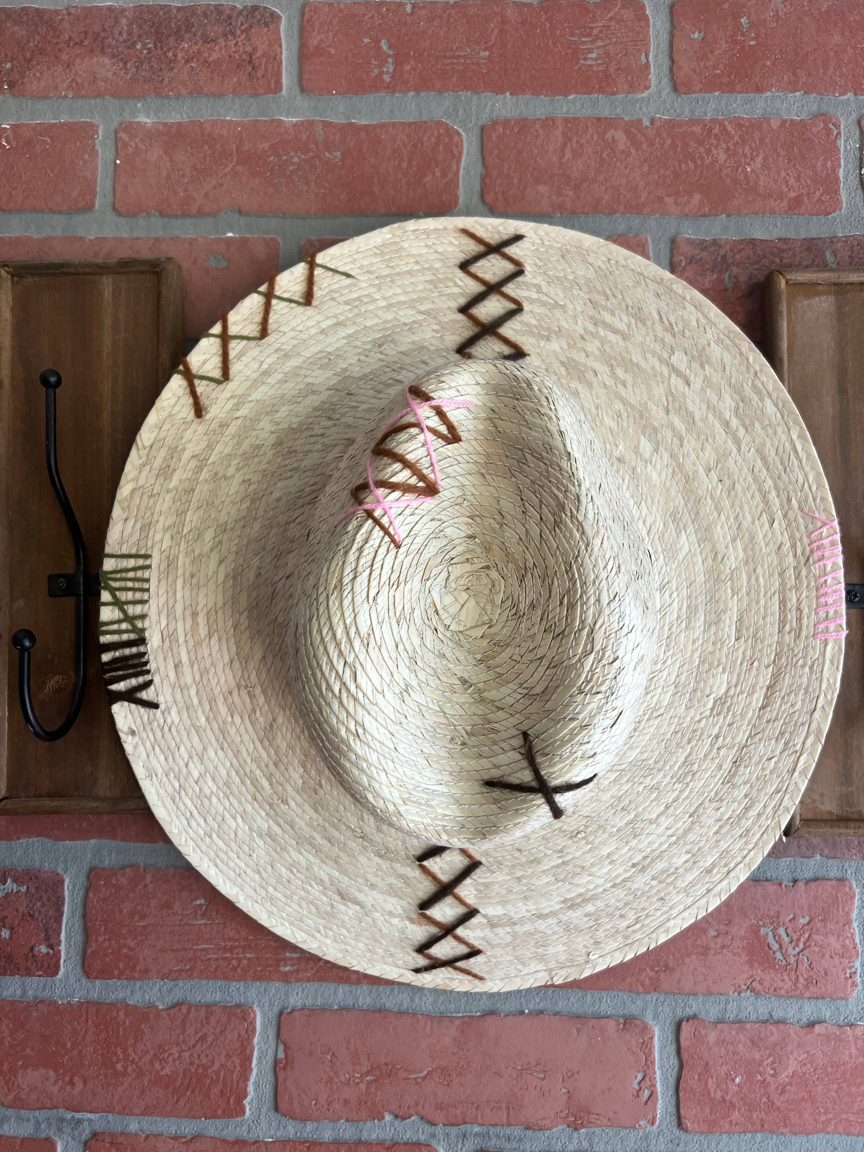 Straw hat with embroidered decoration - Stylish In The Saddle